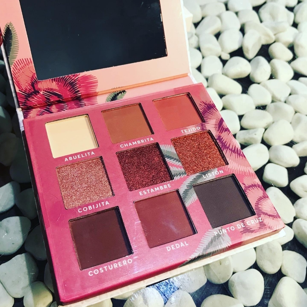 Eyeshadow palette by Macaria